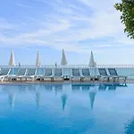 Floria Hotel
