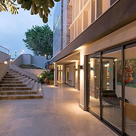 Floria Hotel 4*